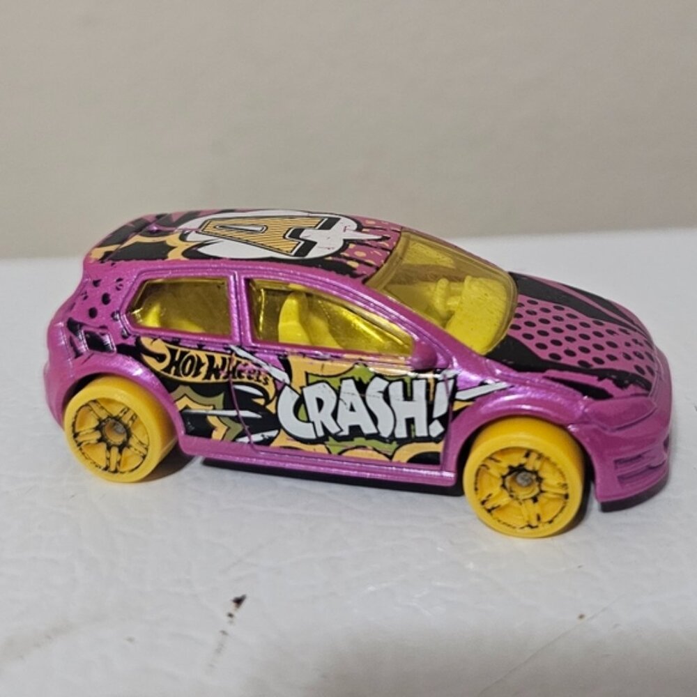 2016 Hot Wheels Volkswagen Golf MK7 Zoom Crash Comic Diecast Toy Car